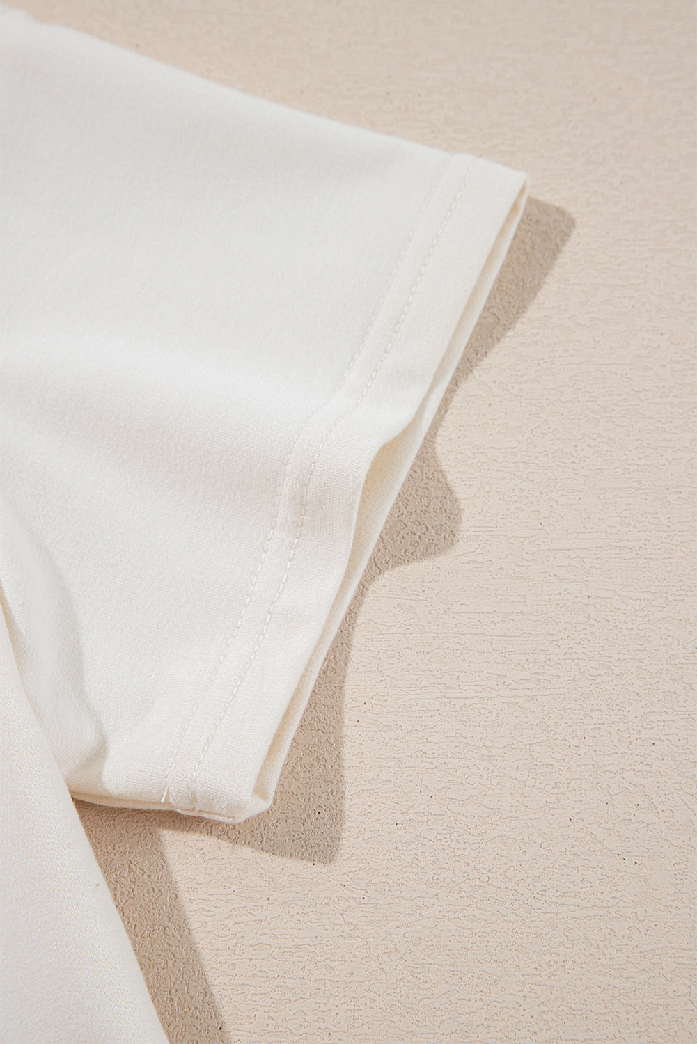 beige cropped tee high waist skirt