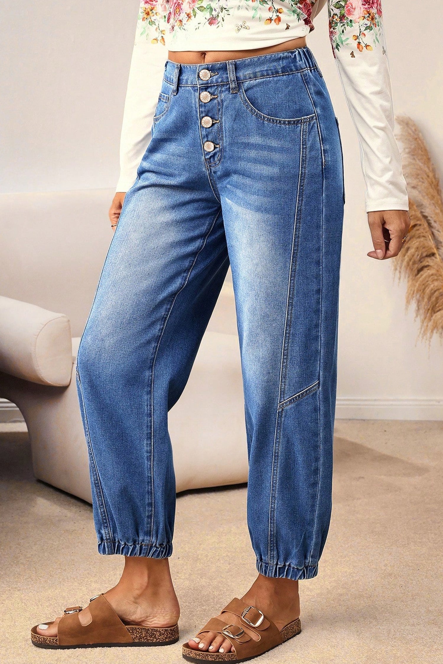 Tapered Loose Fit Jeans front view
