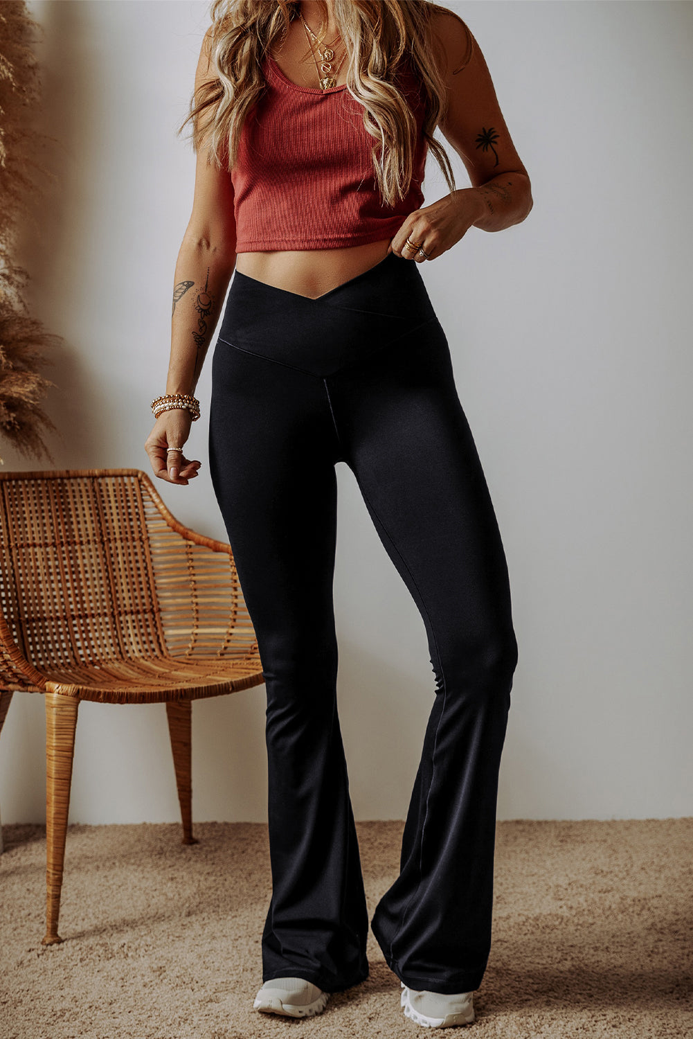 black-v-shape-high-waist-flared-leggings